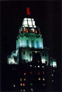Ночная подсветка верхней части здания (538x800), 50.3 kB